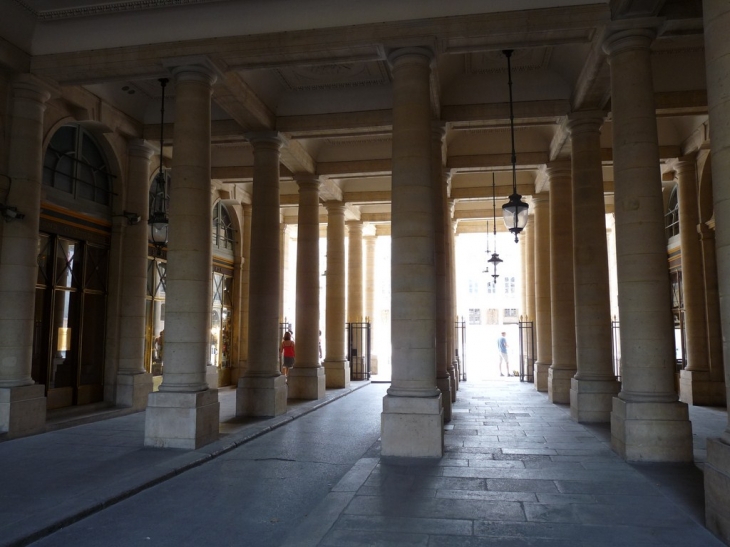 Le  péristyle de Chartres - Paris 1er Arrondissement