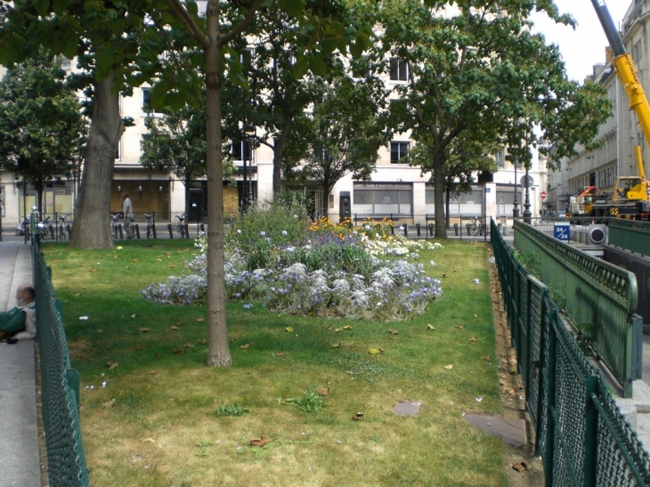 Place du Lieutenant Henri Karcher - Paris 1er Arrondissement