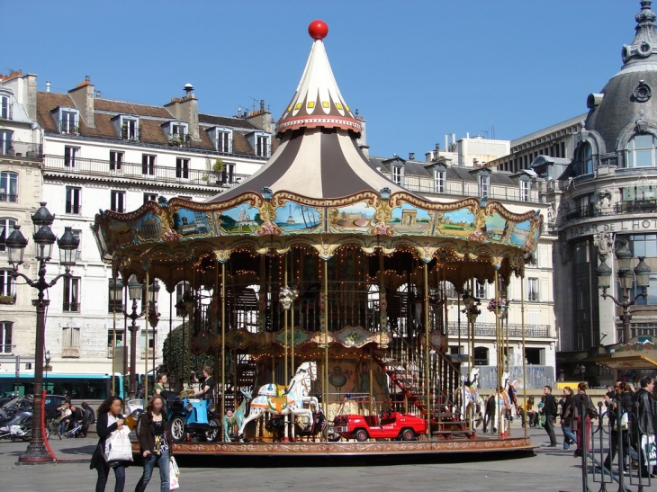 Le Manège Place de l'Hôtel de Ville - Paris 4e Arrondissement