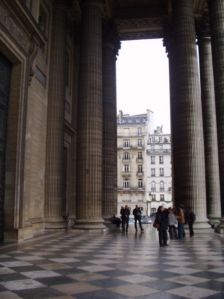 Le Panthéon, le porche - Paris 5e Arrondissement