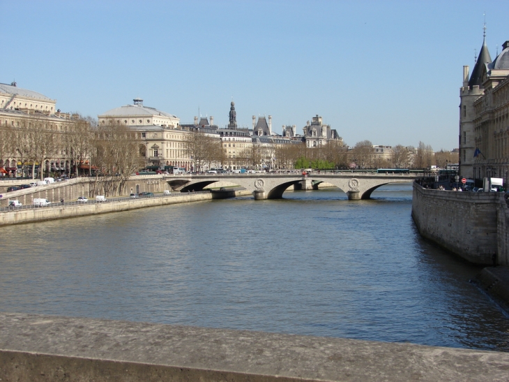 Le Pont Saint-Michel - Paris 5e Arrondissement