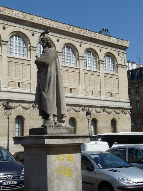 Devant la bibliothèque Sainte Geneviève - Paris 5e Arrondissement