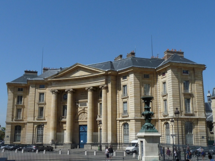 La faculté de droit - Paris 5e Arrondissement