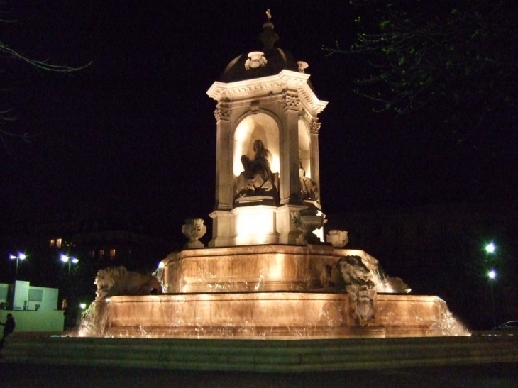 Place Saint-Sulpice, la fontaine - Paris 6e Arrondissement