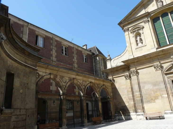 Ancien couvent des Carmes, devenu l'Institut catholique de Paris - Paris 6e Arrondissement