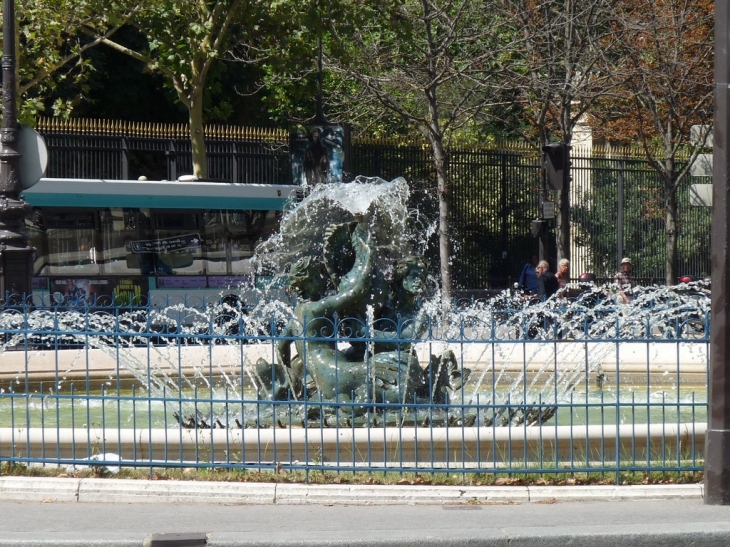 Place Edmond Rostand - Paris 6e Arrondissement