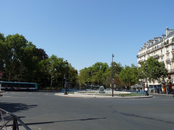 Place Edmond Rostand - Paris 6e Arrondissement