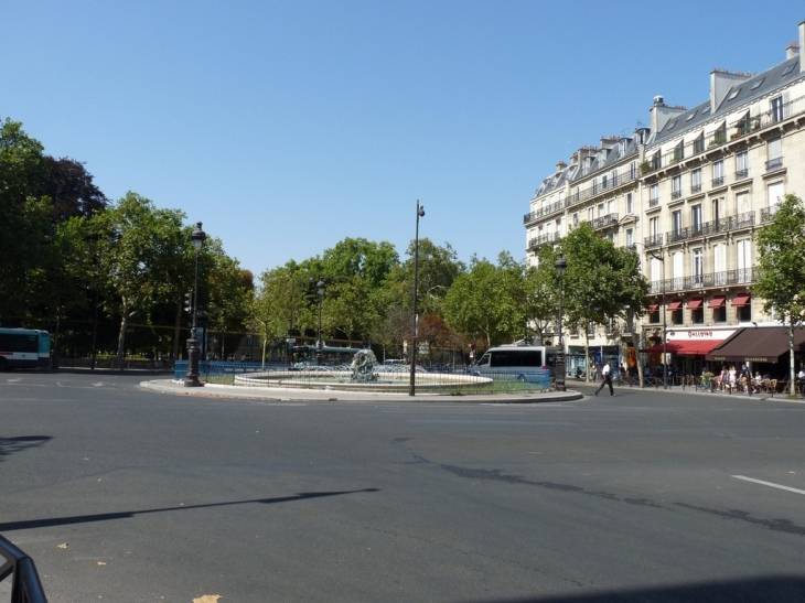 Place Edmond Rostand - Paris 6e Arrondissement