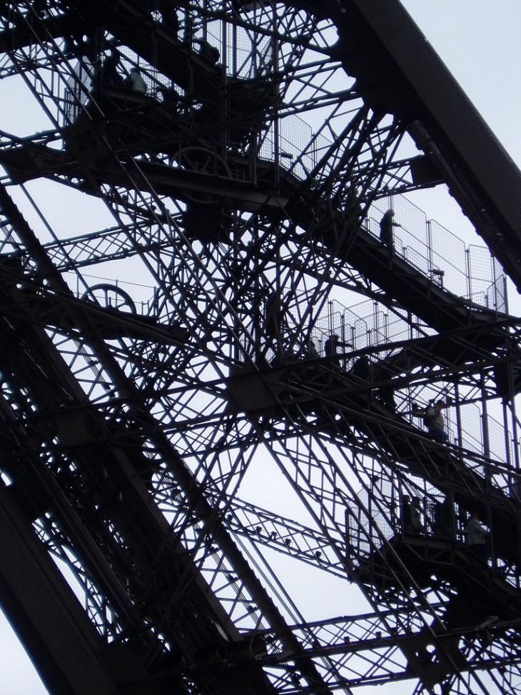 La Tour Eiffel, détail - Paris 7e Arrondissement