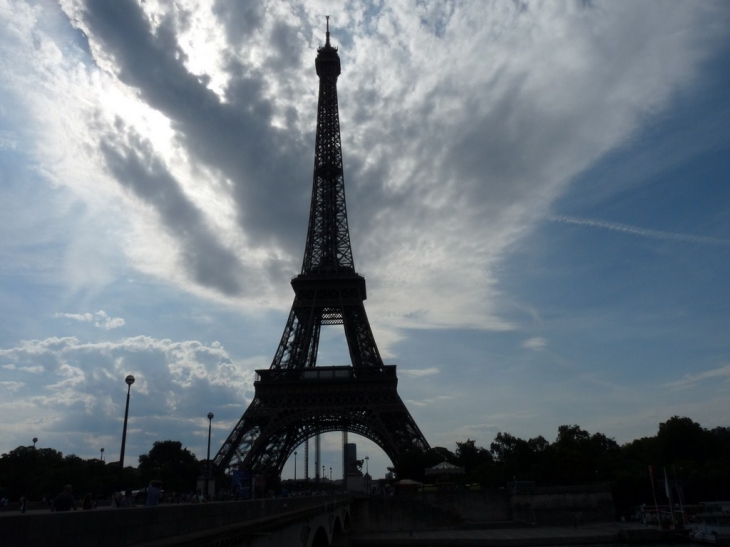 La tour  Eiffel - Paris 7e Arrondissement