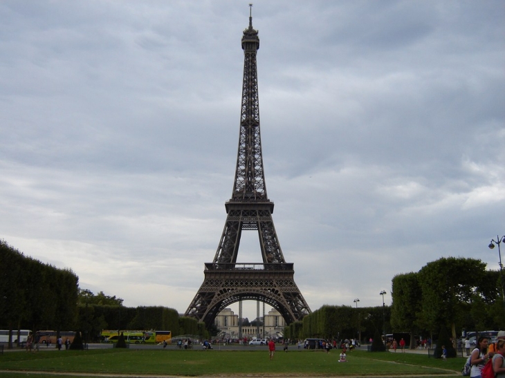 La  tour Eiffel - Paris 7e Arrondissement