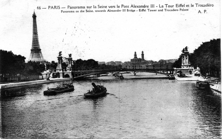 Panorama sur la Seine vers le pont Alexandre III. La Tour Eiffel et le trocadéro (carte postale de 1921) - Paris 7e Arrondissement