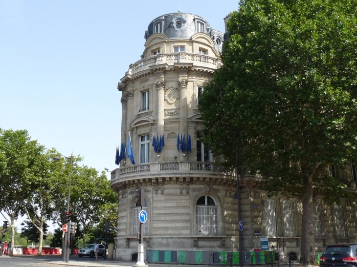 Boulevard Saint Germain .Quai Anatole France - Paris 7e Arrondissement