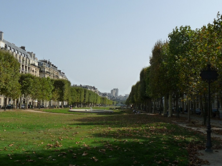 Jardin avenue de Breteuil - Paris 7e Arrondissement