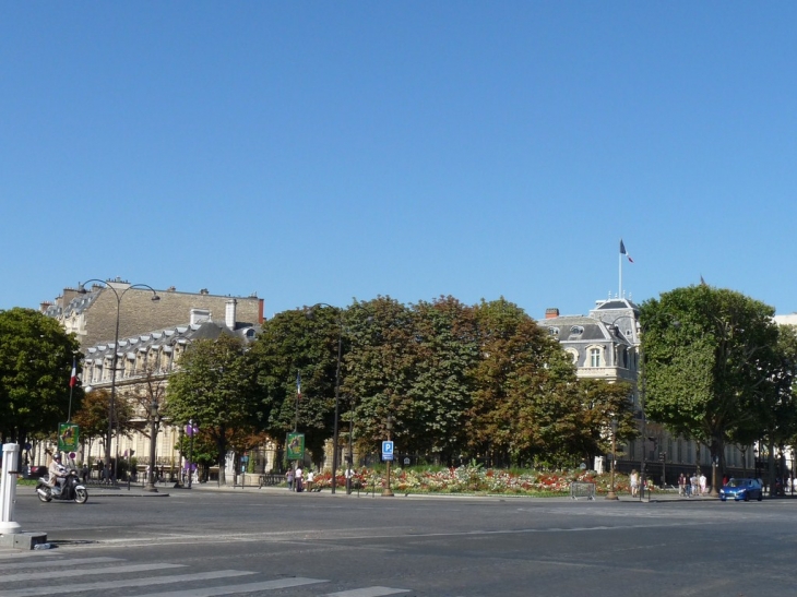 Rond point des champs Elysées - Paris 8e Arrondissement