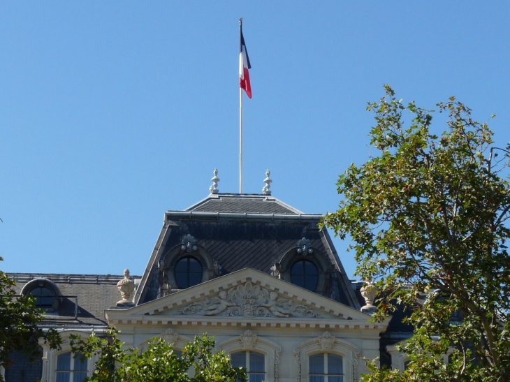 Sur les champs Elysées - Paris 8e Arrondissement