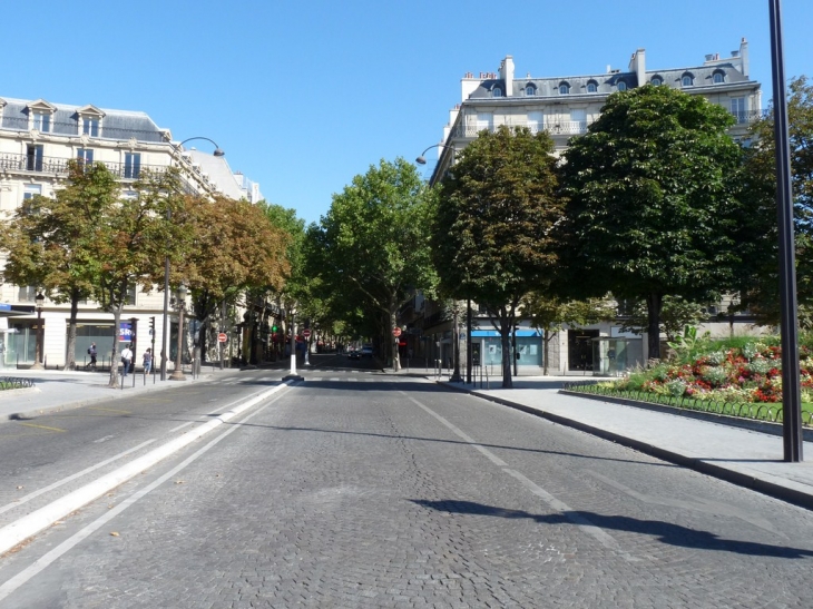 Sur les champs Elysées - Paris 8e Arrondissement