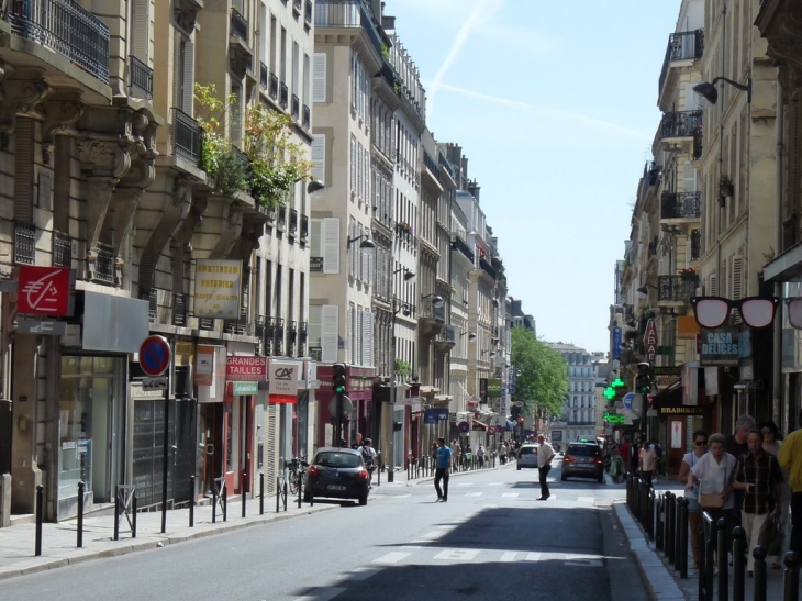 Rue D'Amsterdam - Paris 9e Arrondissement