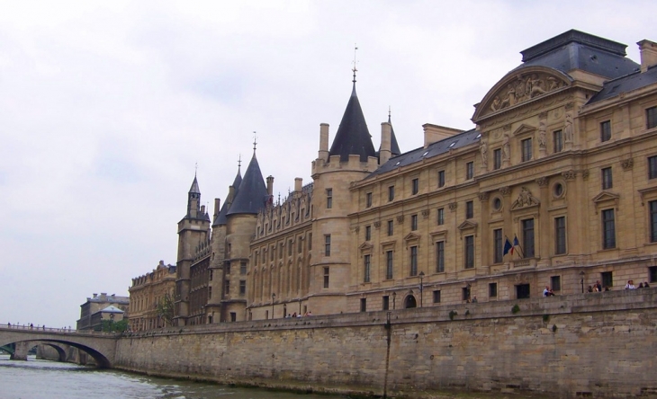 PALAIS DE JUSTICE - Paris