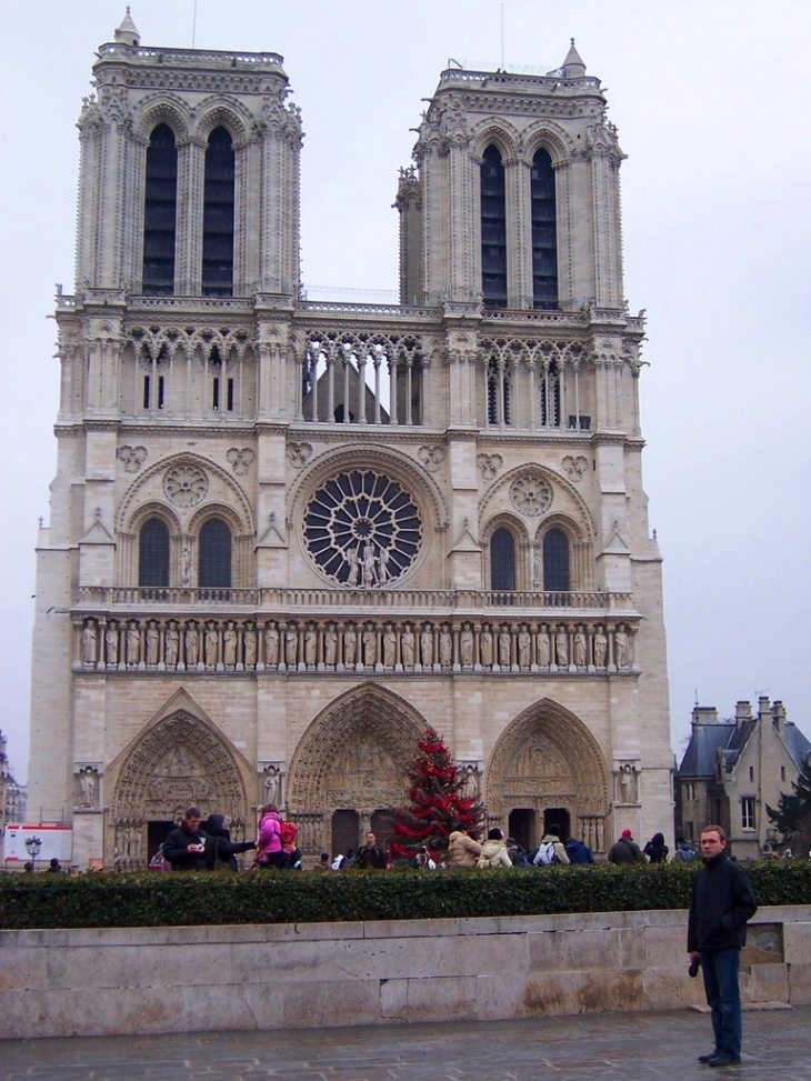 CATHEDRALE NOTRE DAME - Paris