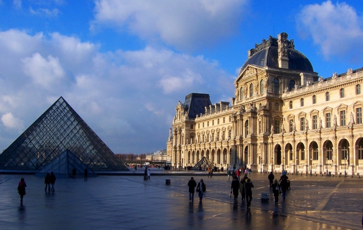 LE LOUVRE - Paris