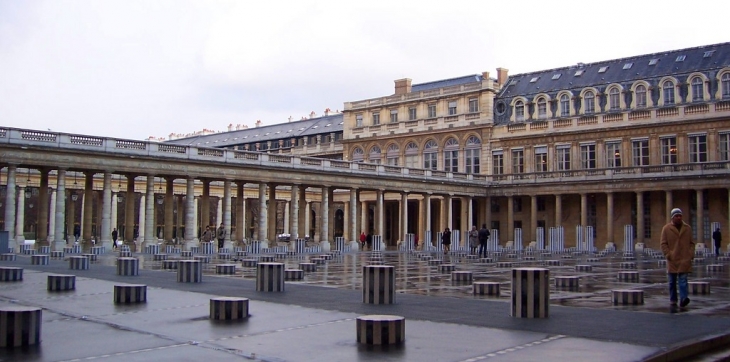 LE LOUVRE - Paris