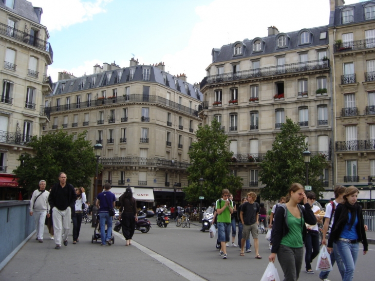 Pont entre la cité et St Louis - Paris