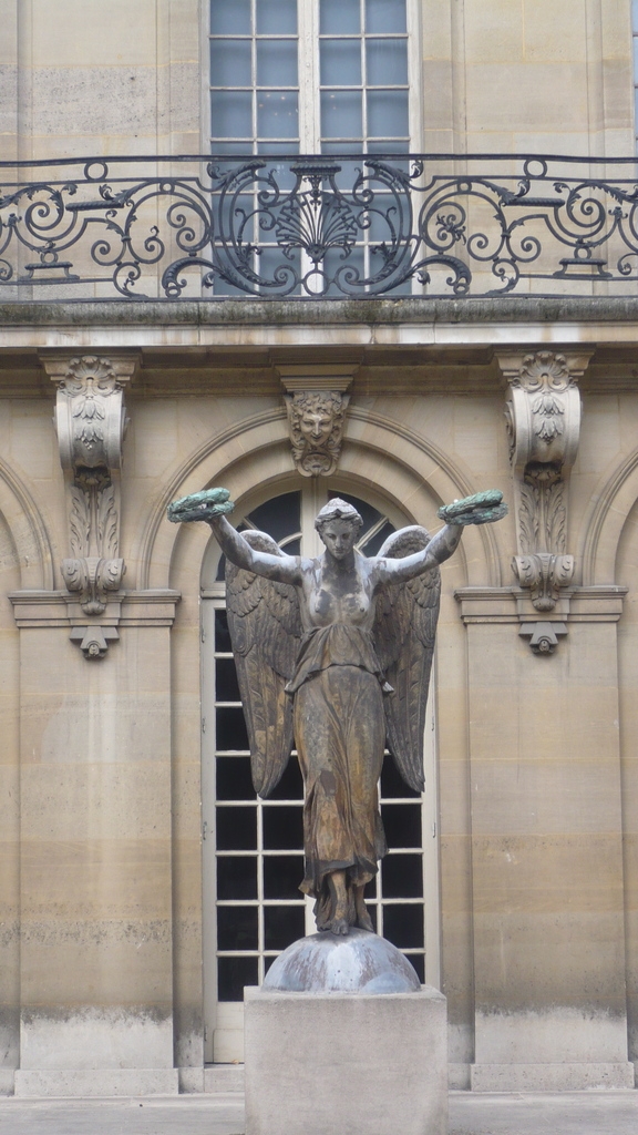 Statue - Paris