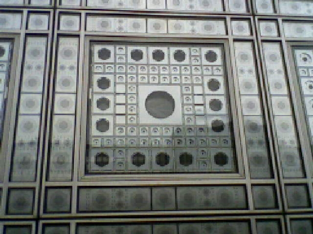 Un détail de la facade de l'Institut du Monde Arabe - Paris