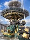 La fontaine située sur la Place de la Concorde - Paris