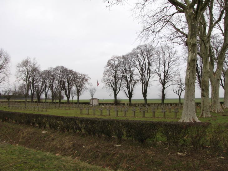 Cimetière militaire guerre 14/18 - Chambry