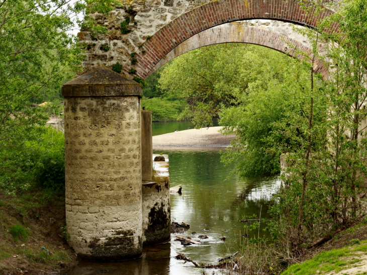 Ancien moulin sur la Marne -  www.baladesenfrance.info - Chelles