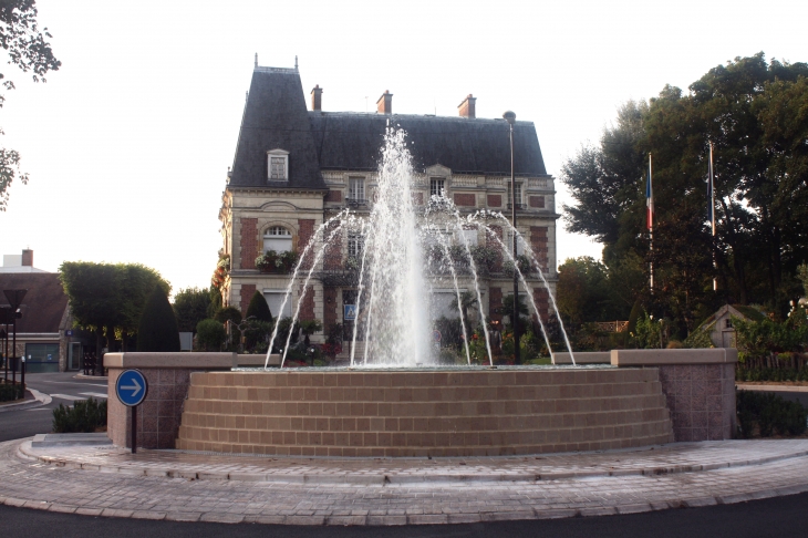 Mairie et Fontaine - Claye-Souilly