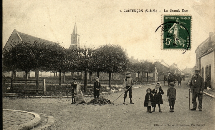 La place de l'église - Coutençon