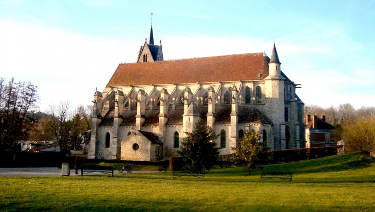 Cette collégiale chère à Bossuet a été grandement restaurée - Crécy-la-Chapelle