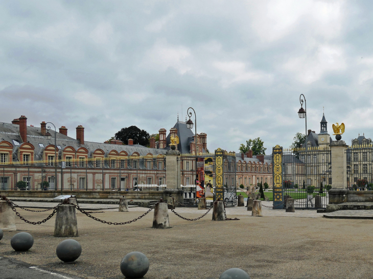 L'entrée du château - Fontainebleau