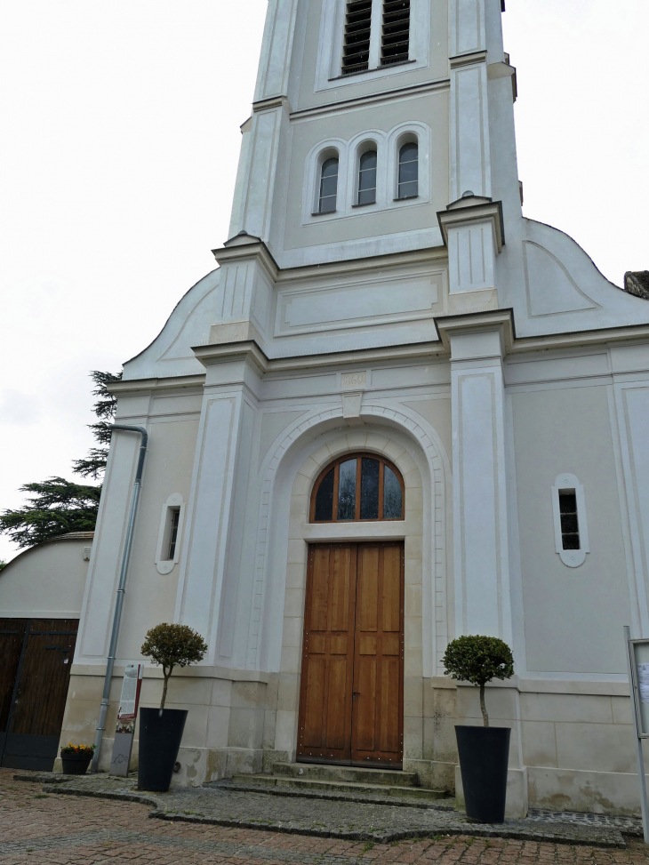 L'entrée de l'église - Germigny-l'Évêque