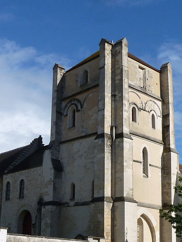 L'ancienne abbaye : la tour clocher - Jouarre