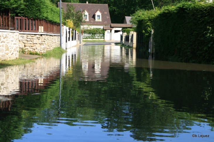 Chatelet sur l'eau - Le Châtelet-en-Brie