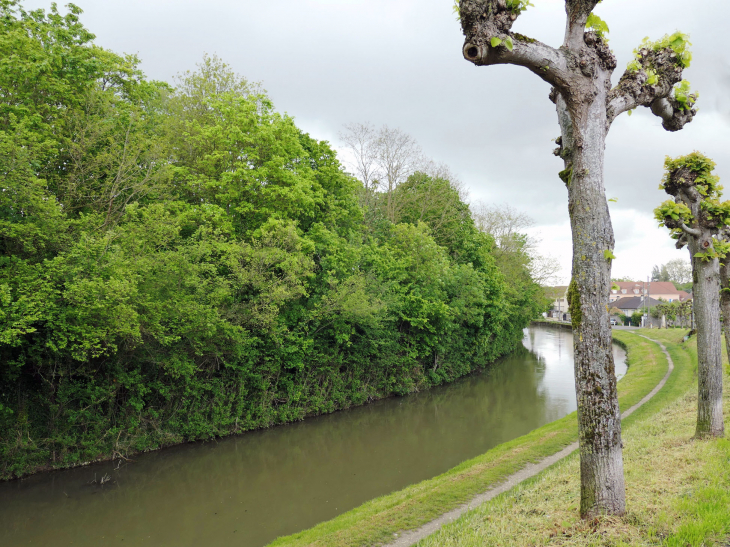 Le canal de l'Ourcq - Lizy-sur-Ourcq