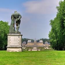 Une Statue dans le Parc - Maincy