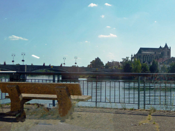 Vue sur le pont et la collégiale - Montereau-Fault-Yonne