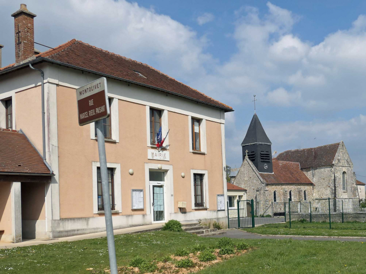 La mairie et l'église - Montolivet