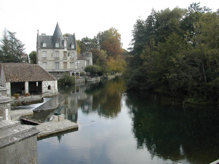 Vue du pont - Moret-sur-Loing