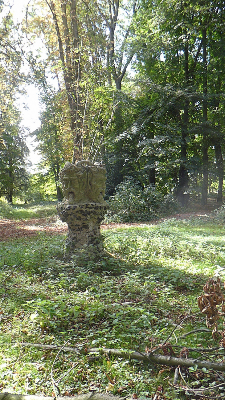 Dans le bois près du  château ancien 