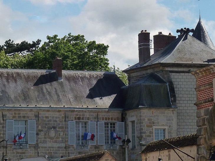 Vue sur le château mairie - Nangis