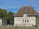 e pavillon à l'entrée du château