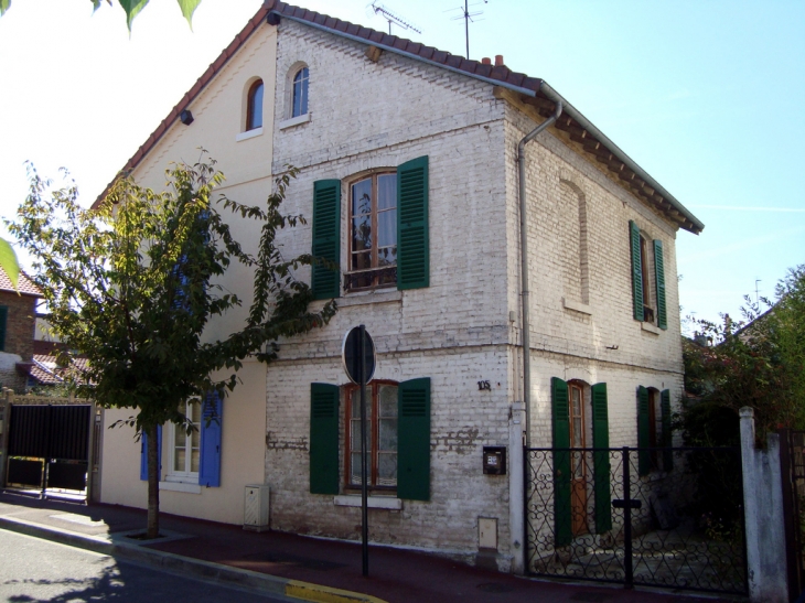 Noisiel - Ancienne maison ouvrière Menier