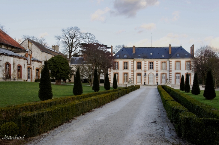 Le château de la Doutre - Ozoir-la-Ferrière