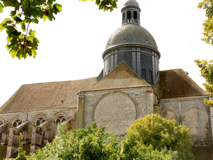 Collégiale Saint-Quiriace de Provins  - BALADESENFRANCE - GUY PEINTURIER